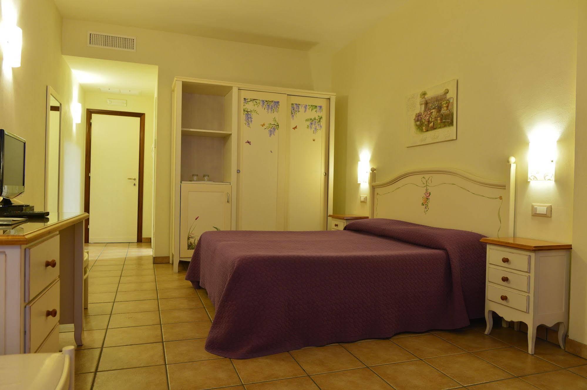 Hotel Acquasanta Террачина Экстерьер фото